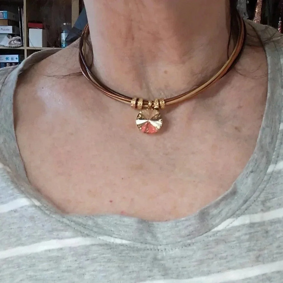 B-JWL-D Amber Color Pendant Choker - Picture 12 of 12